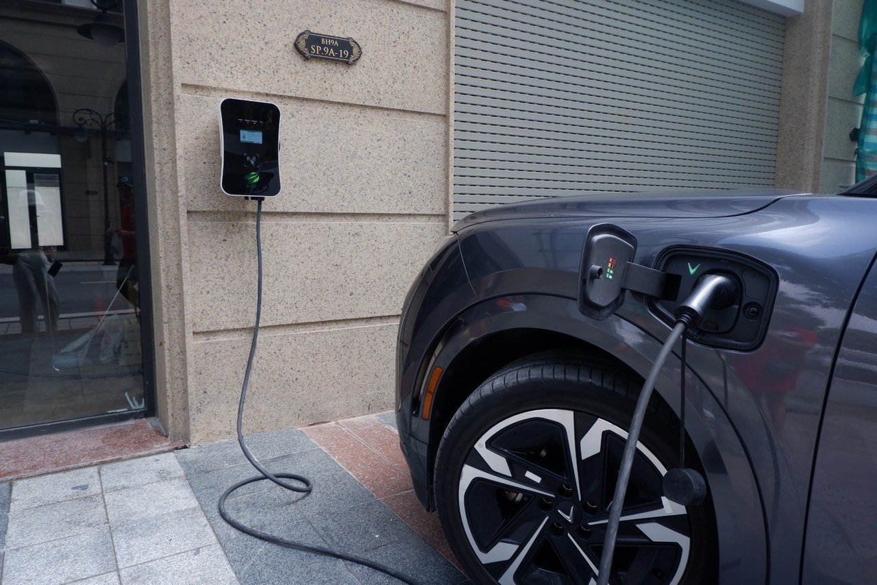 sạc ô tô điện an toàn